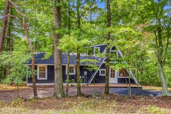 404 N Maple Rd, Mt Jackson, VA 22842