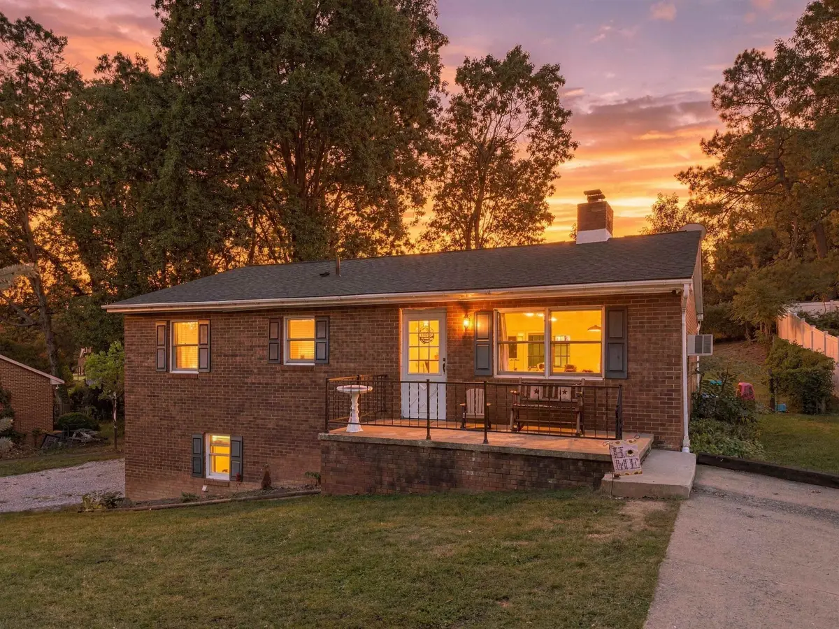 412 Whitehall Ave, Staunton, VA 24401 - #1