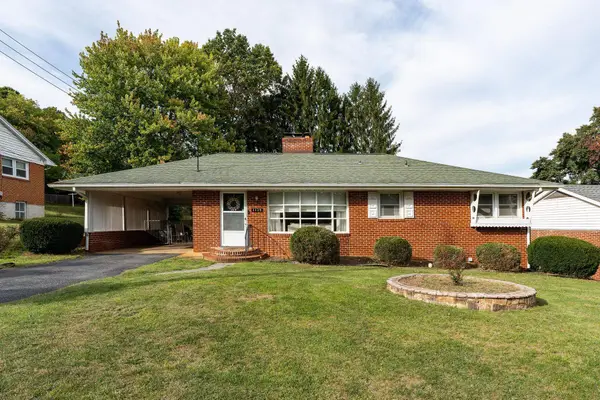 1115 Skymont Rd, Staunton, VA 24401