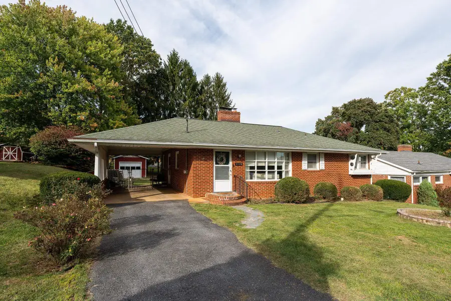 1115 Skymont Rd, Staunton, VA 24401 - #2
