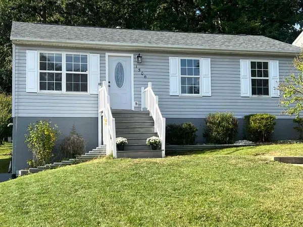 1508 D St, Waynesboro, VA 22980