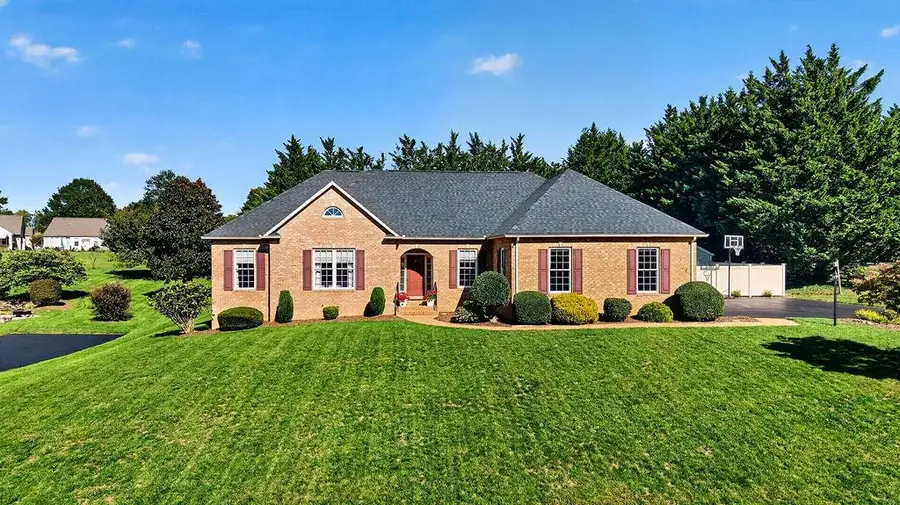 717 Pelham Dr, Waynesboro, VA 22980 - #2