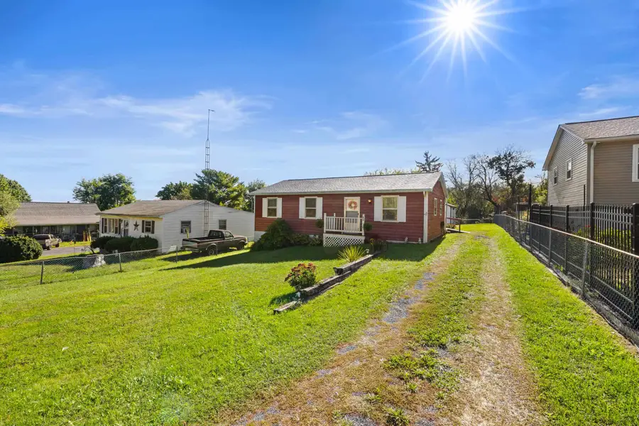 34 Augusta St, Verona, VA 24482 - #3