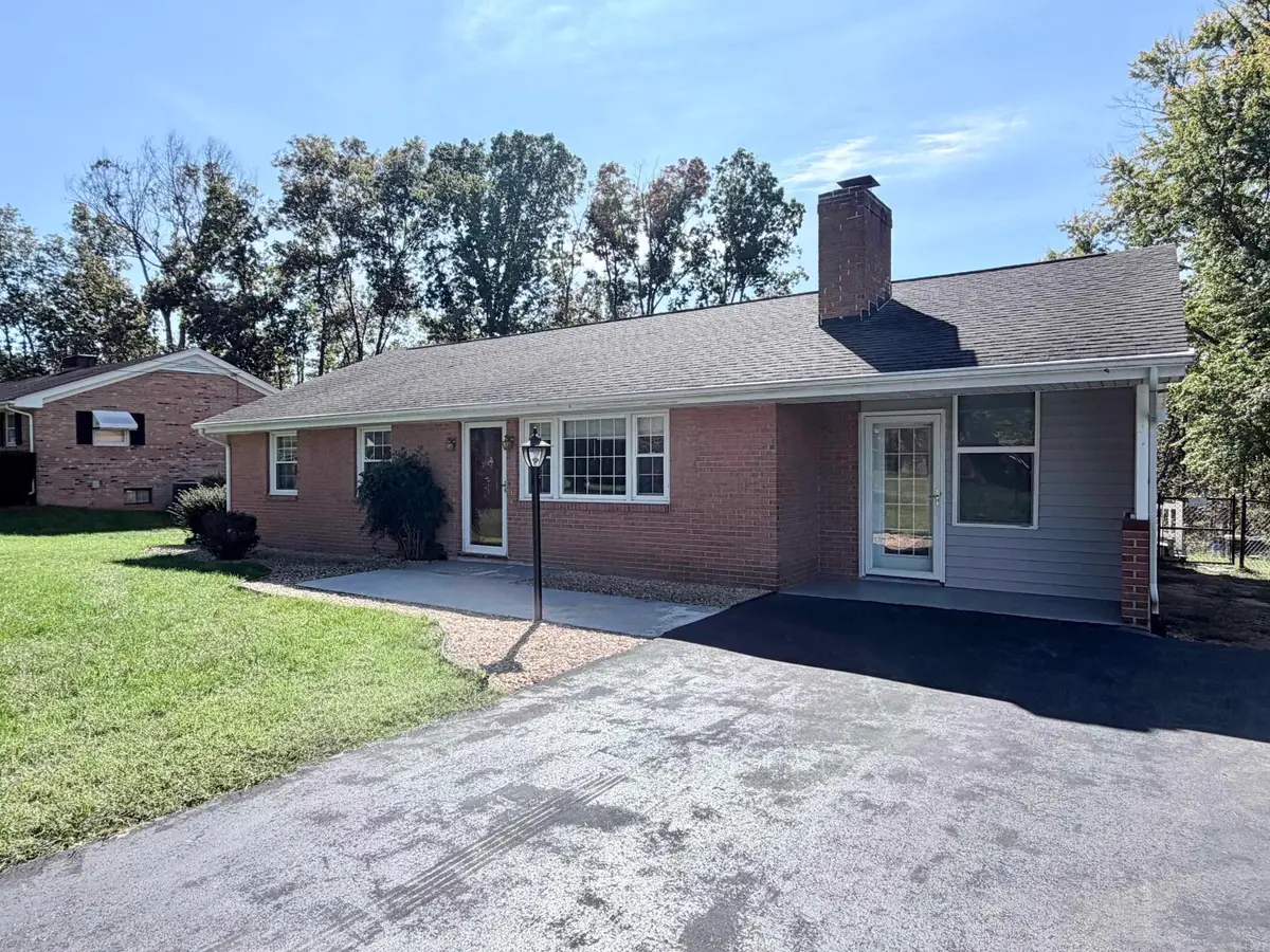 603 Dooms Crossing Rd, Waynesboro, VA 22980 - #1