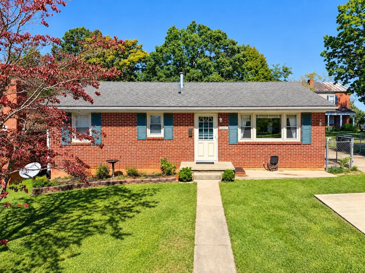 2307 3rd St, Staunton, VA 24401 - #1