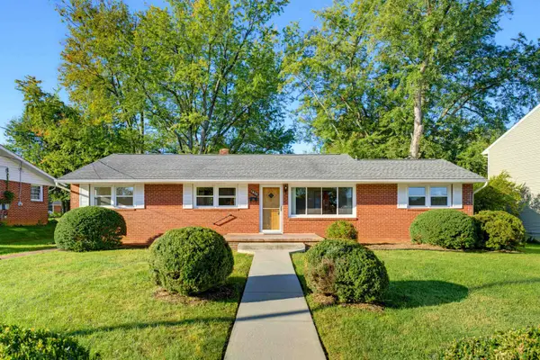 1820 N Talbott Pl, Waynesboro, VA 22980