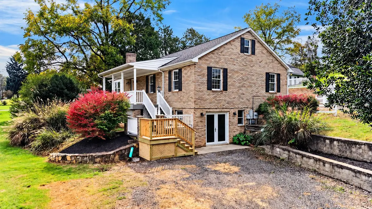 661 Ladd Rd, Fishersville, VA 22939 - #1