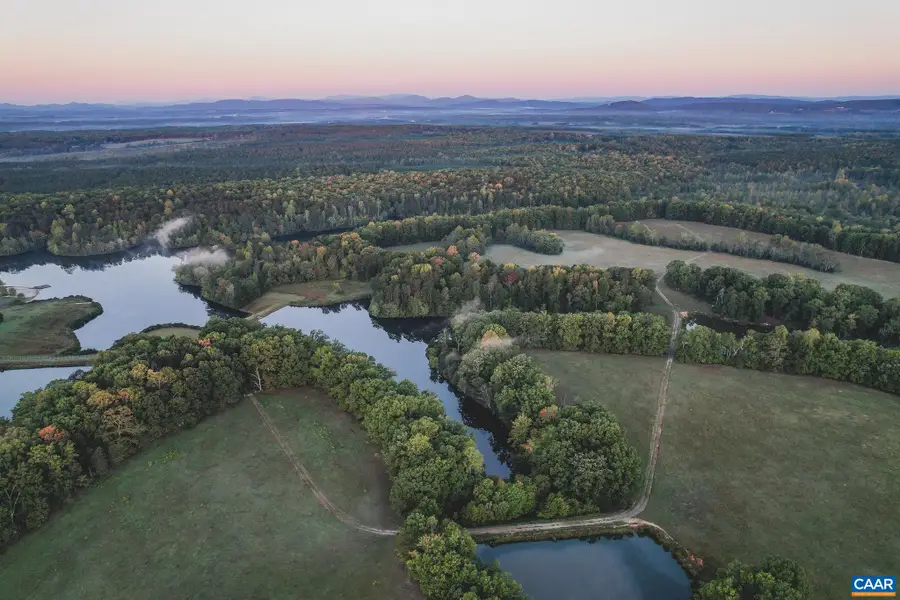 275 Rolling Rd S, Scottsville, VA 24590 - #3