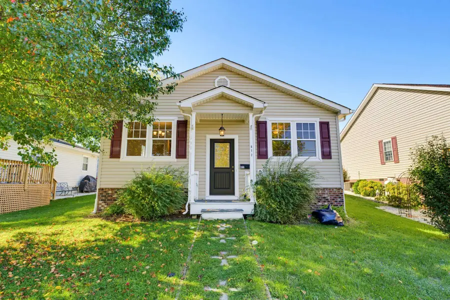 817 Sherwood Ave, Waynesboro, VA 22980 - #2