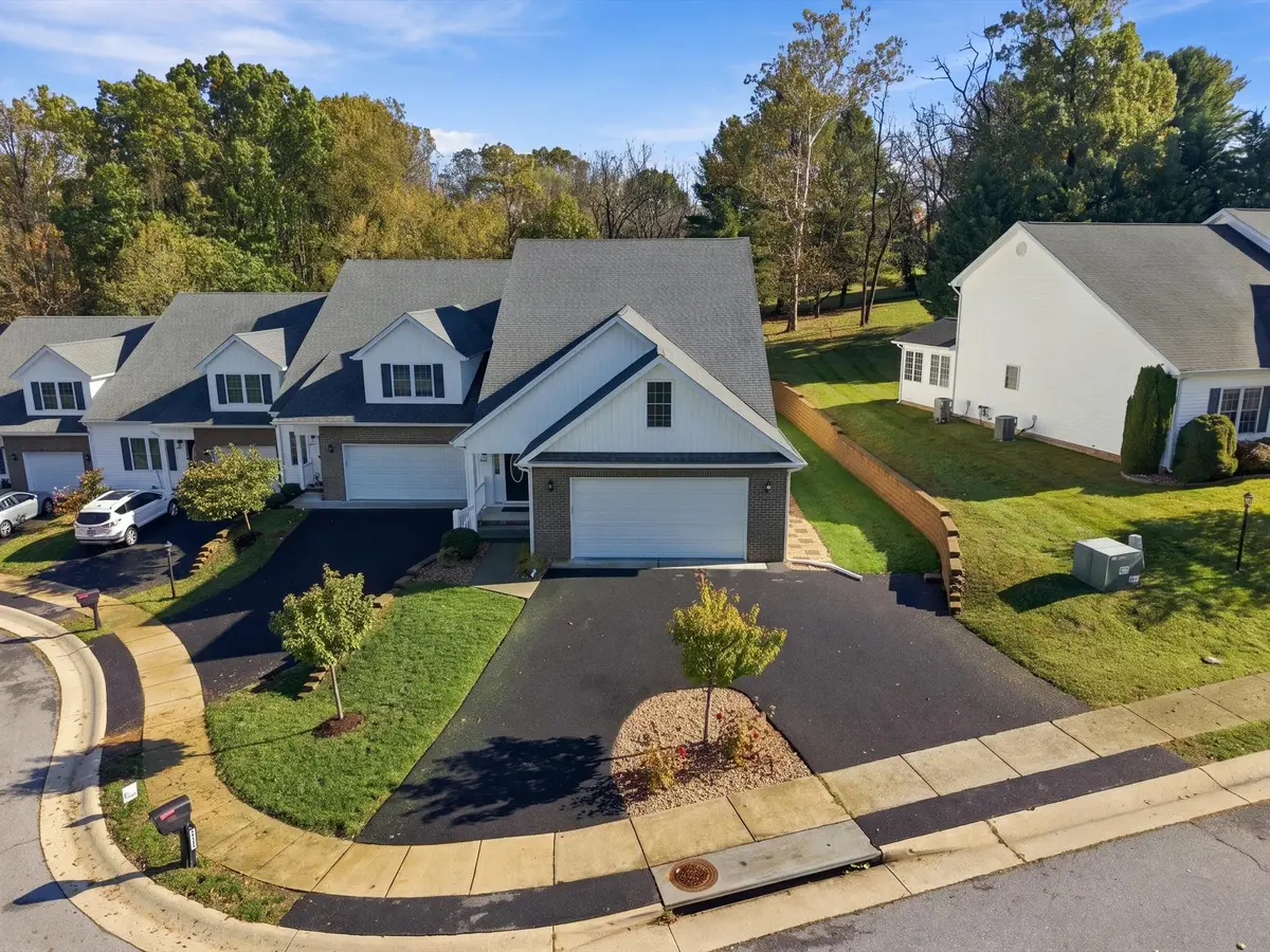 418 Collinswood Dr, Staunton, VA 22401 - #1