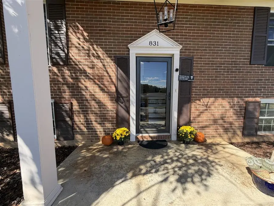 831 Paul St, Staunton, VA 24401 - #3