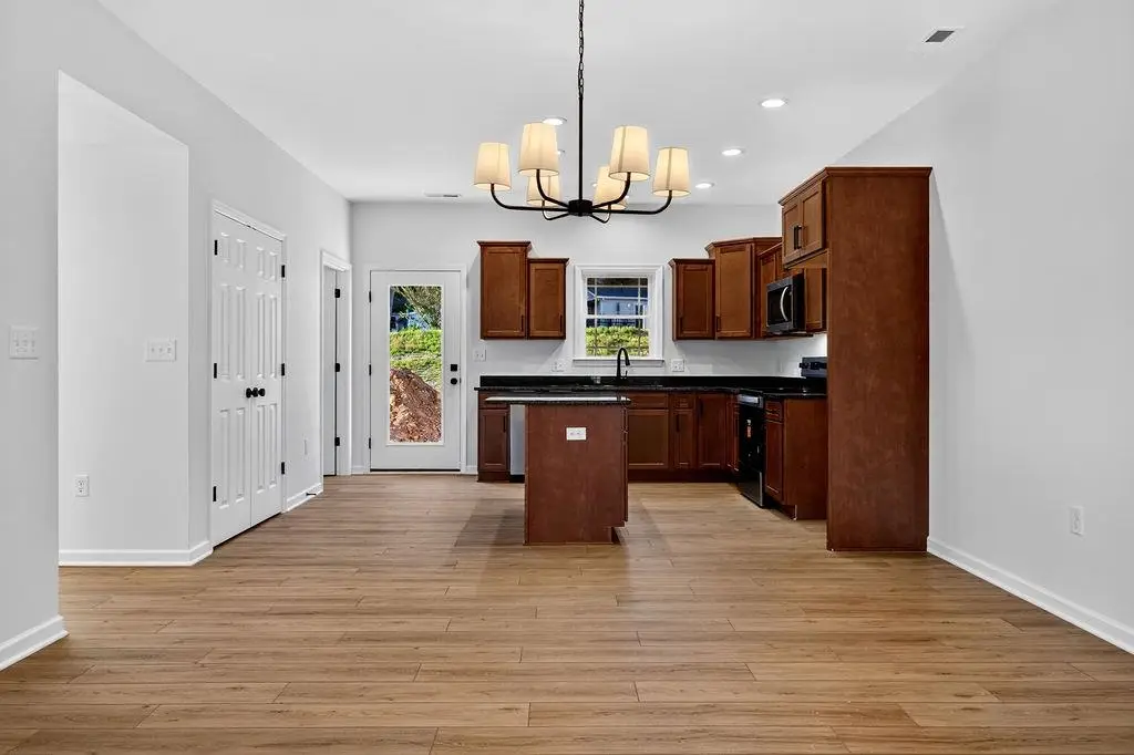 903 Fisher Cir, Staunton, VA 24401 - #1