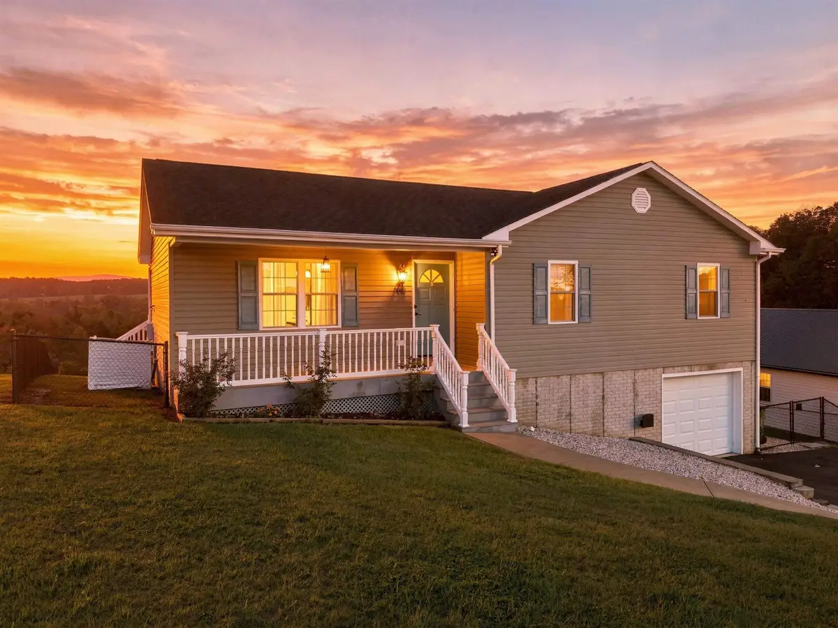 160 Greenview Dr, Staunton, VA 24401 - #1