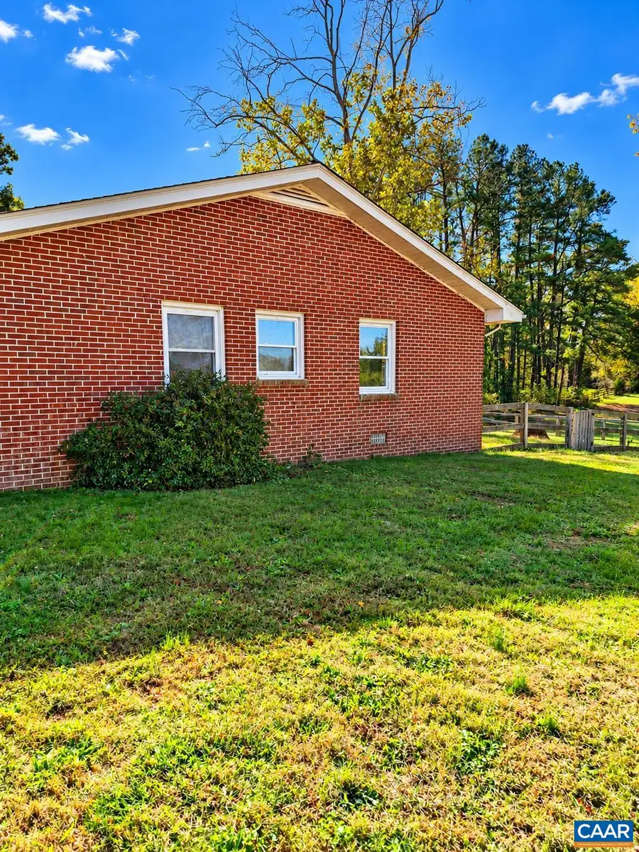 3325 Thomas Jefferson Pkwy, Palmyra, VA 22963 - #3