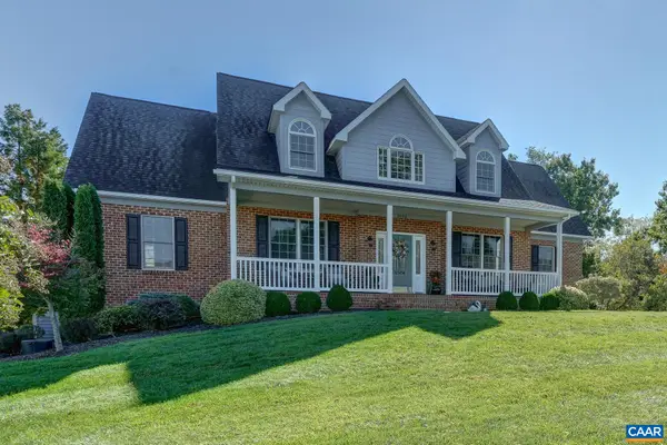 2554 Village Dr, Waynesboro, VA 22980