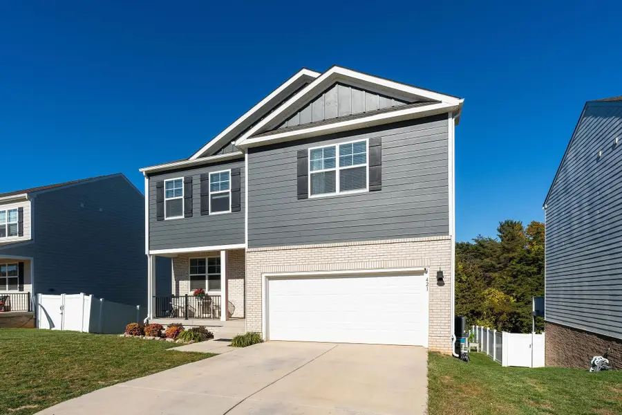 421 Stonewall Jackson Blvd, Staunton, VA 24401 - #2