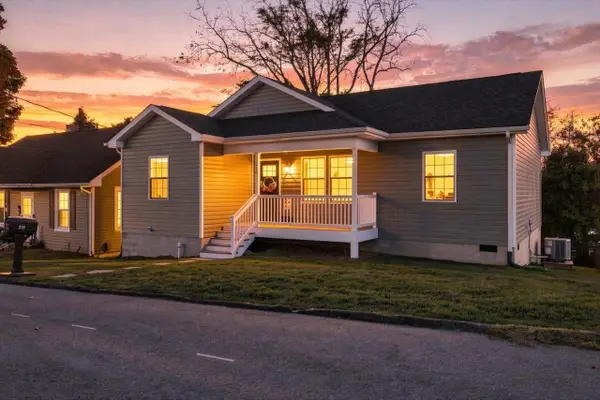 216 Thompson St, Staunton, VA 24401