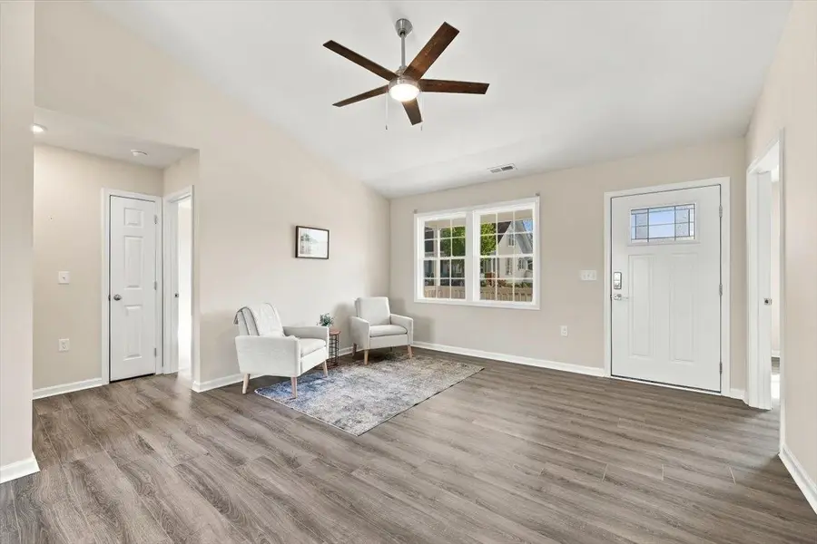 216 Thompson St, Staunton, VA 24401 - #3