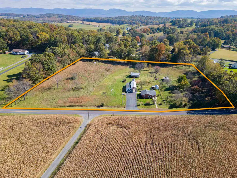 903 Entry School Rd, Fishersville, VA 22939 - #2