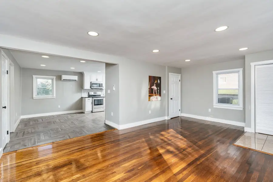 409 Hendren Ave, Staunton, VA 24401 - #2