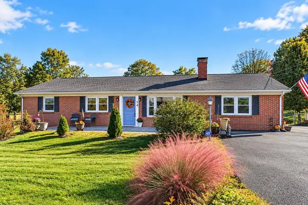 54 Lea Dr, Fishersville, VA 22939