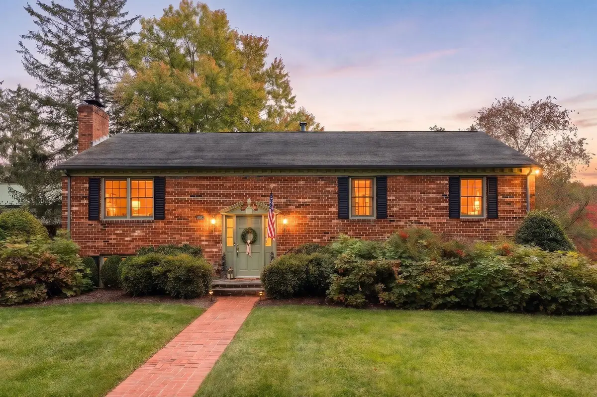 1029 Ridgemont Dr, Staunton, VA 24401 - #1