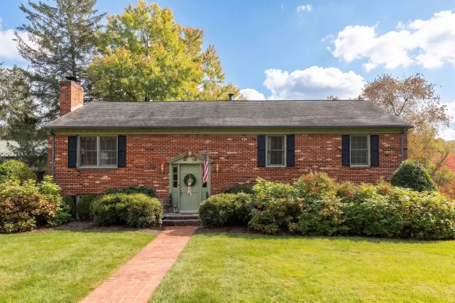 1029 Ridgemont Dr, Staunton, VA 24401 - #2
