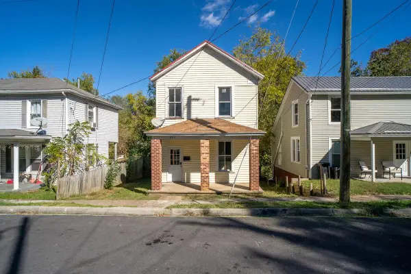 804 Brussels Ave, Clifton Forge, VA 24422