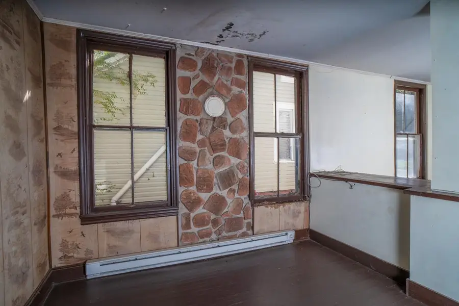 804 Brussels Ave, Clifton Forge, VA 24422 - #3