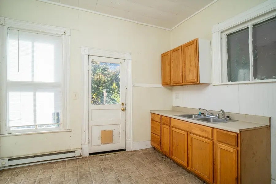77 Alleghany St, Clifton Forge, VA 24422 - #2