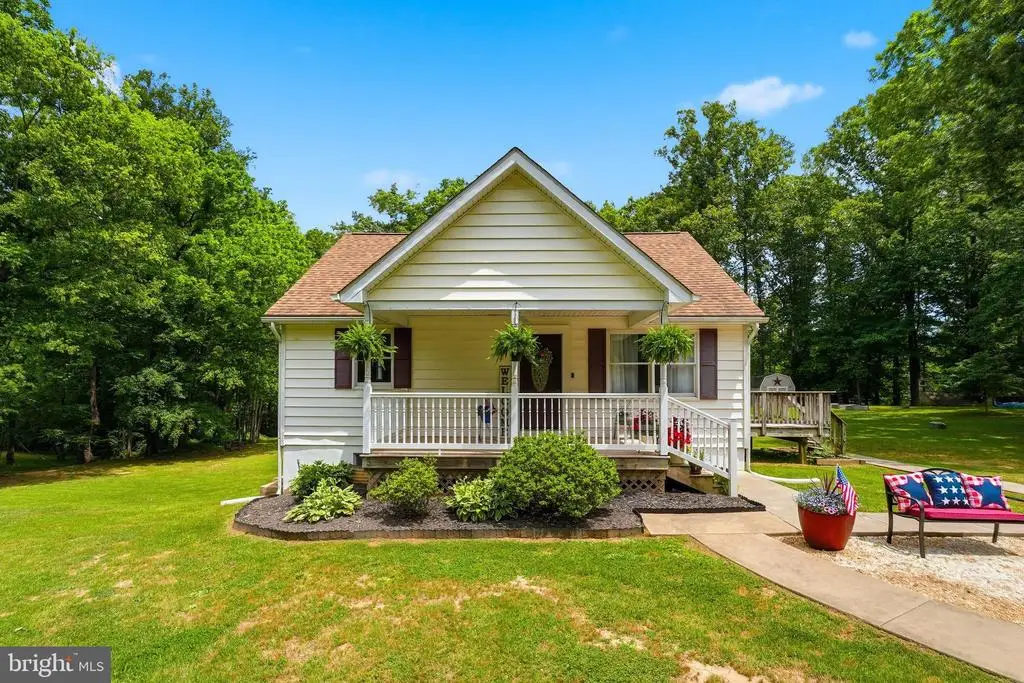 6235 Scottsville Rd, Jeffersonton, VA 22724 - #1