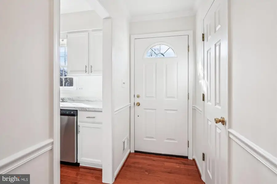 211 Fairfield Dr, Warrenton, VA 20186 - Image #3