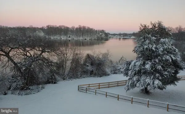 6743 Lake Dr, Warrenton, VA 