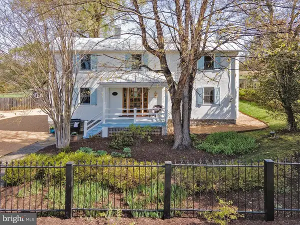 6592 Smitten Farm Ln, The Plains, VA 20198