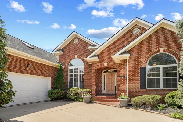 245 Carriage Chase Cir, Warrenton, VA 20186