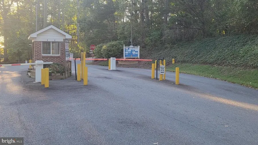 835 North Lake Shore Dr, Louisa, VA 23093 - #2