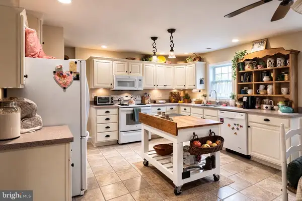 33 Bogey Ln, Bumpass, VA 23024