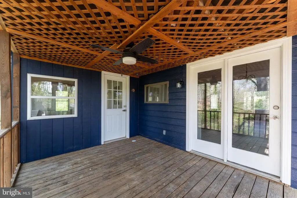 2367 Lakeshore Dr N, Louisa, VA 23093 - #1