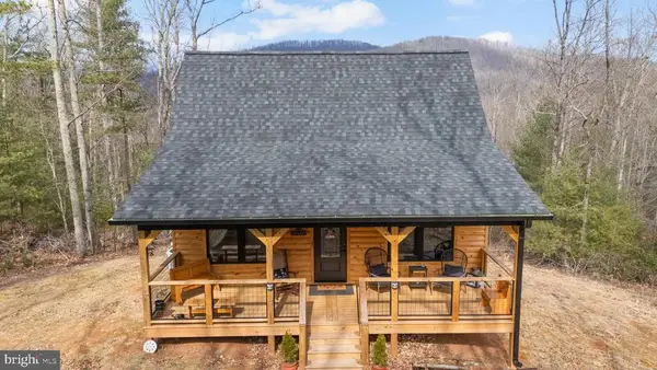 1823 Desert Rd, Haywood, VA 22722