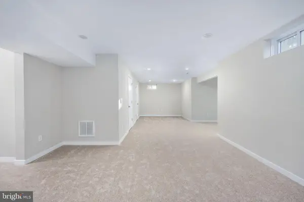 1002 Lakeview Pkwy, Locust Grove, VA 22508