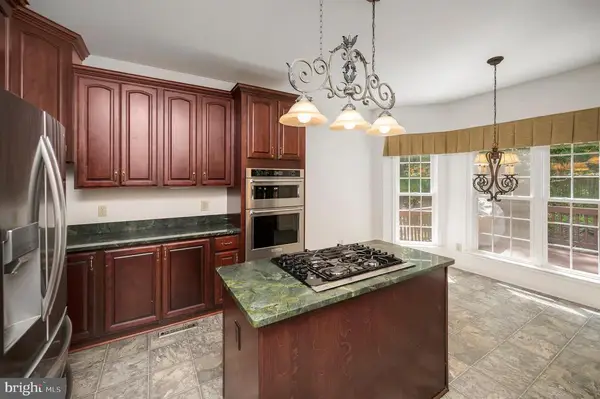909 Eastover Pkwy, Locust Grove, VA 22508