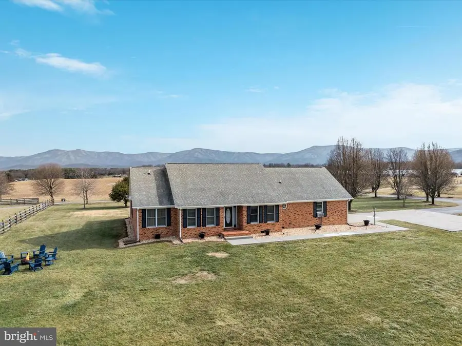 237 Preston Ln, Luray, VA 22835 - Image #2