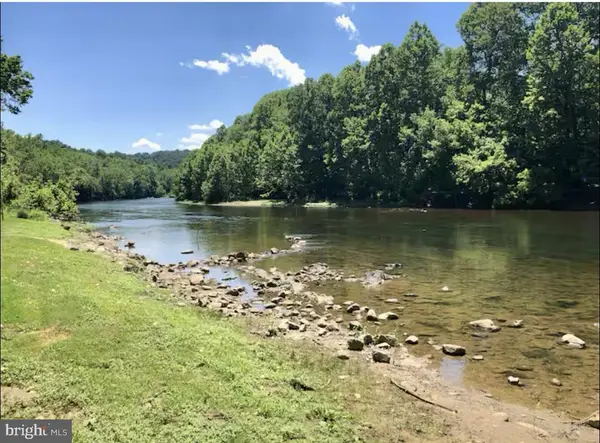 4551 Grove Hill River Rd, Shenandoah, VA 22849