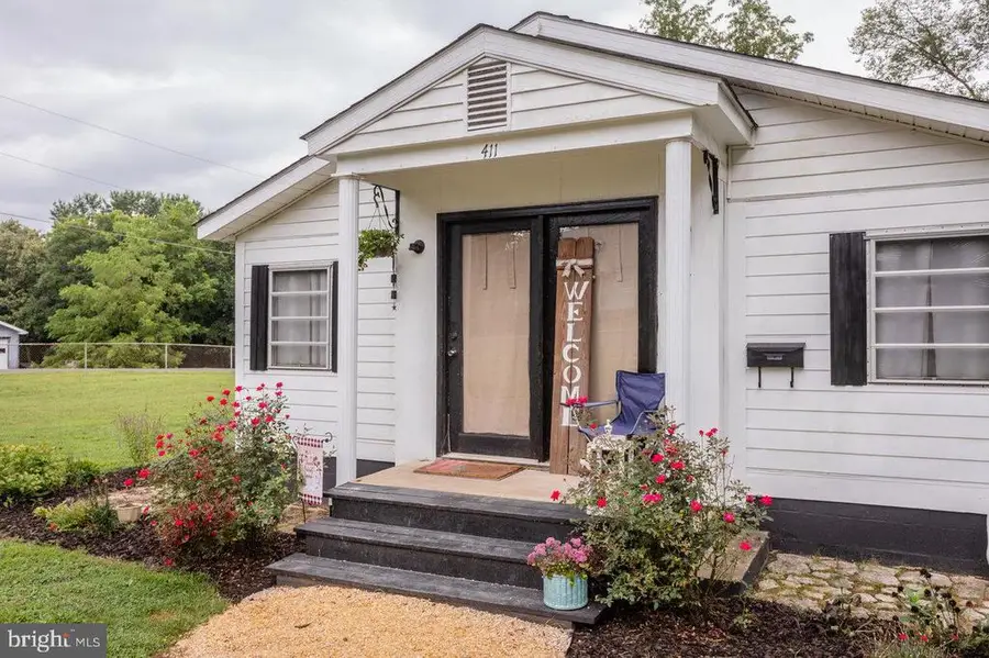 411 Fourth St, Luray, VA 22835 - #2