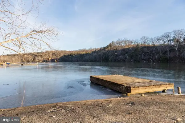 606 Riverside Dr, Luray, VA 22835