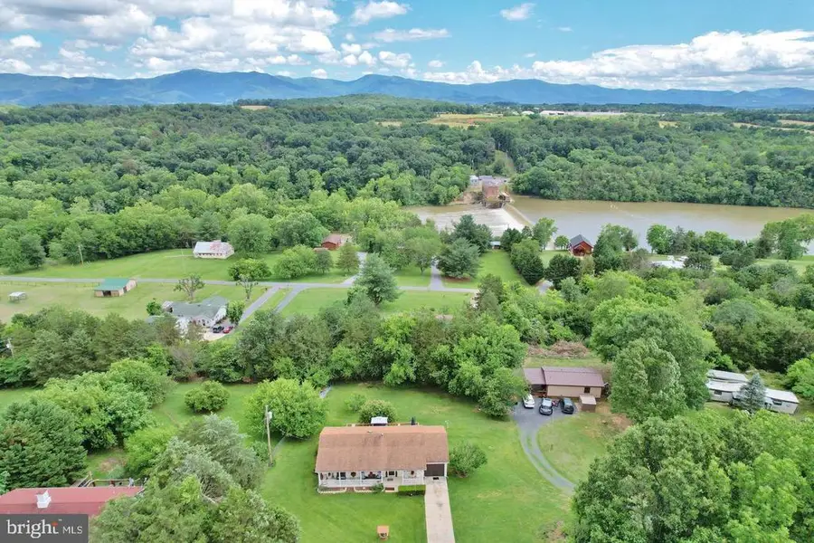 220 Airstrip Rd, Luray, VA 22835 - #2