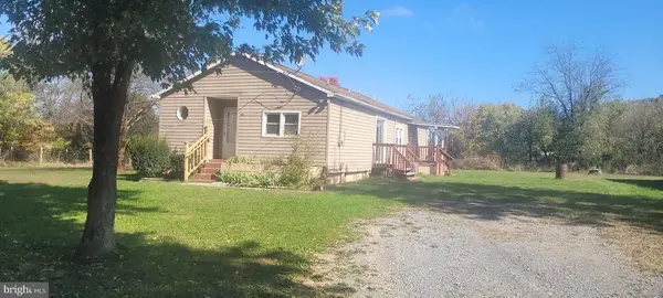 633 Ridge View Ln, Shenandoah, VA 22849