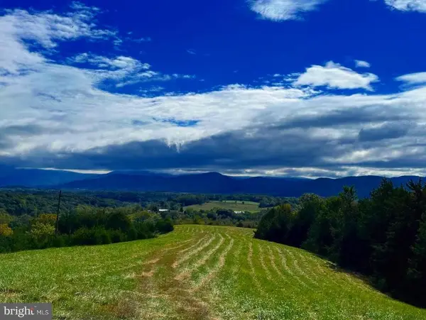 12 Galloway Spring Ln, Shenandoah, VA 22849