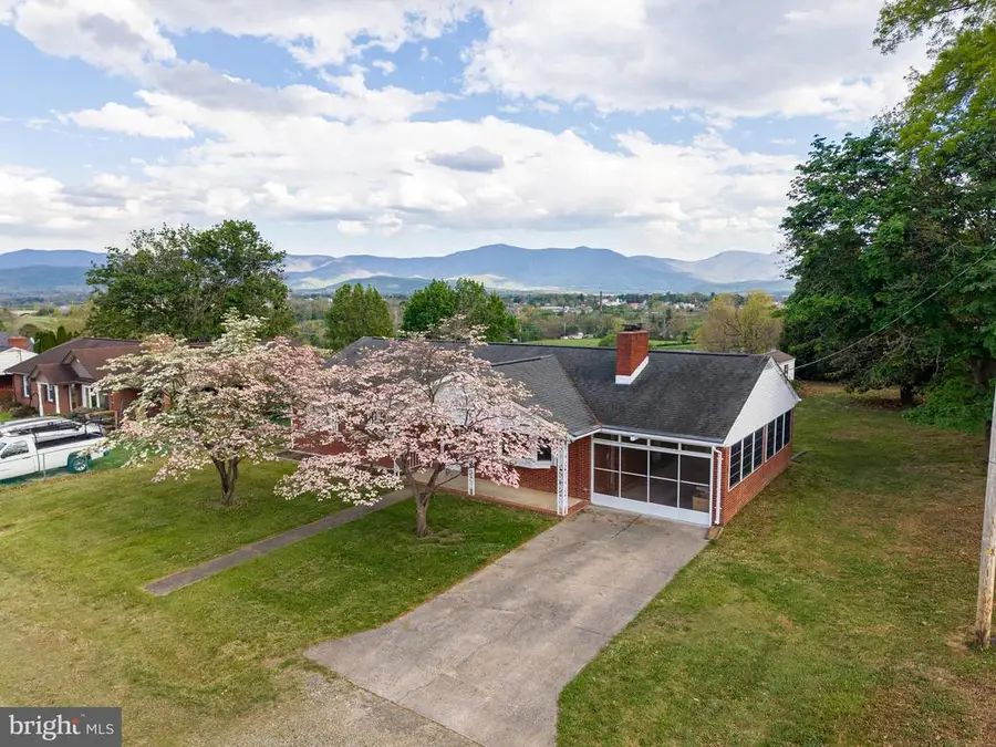 25 Woodland Park Dr, Luray, VA 22835 - #2