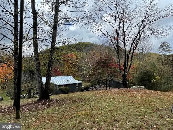 240 Whorton Hollow Rd, Castleton, VA 22716